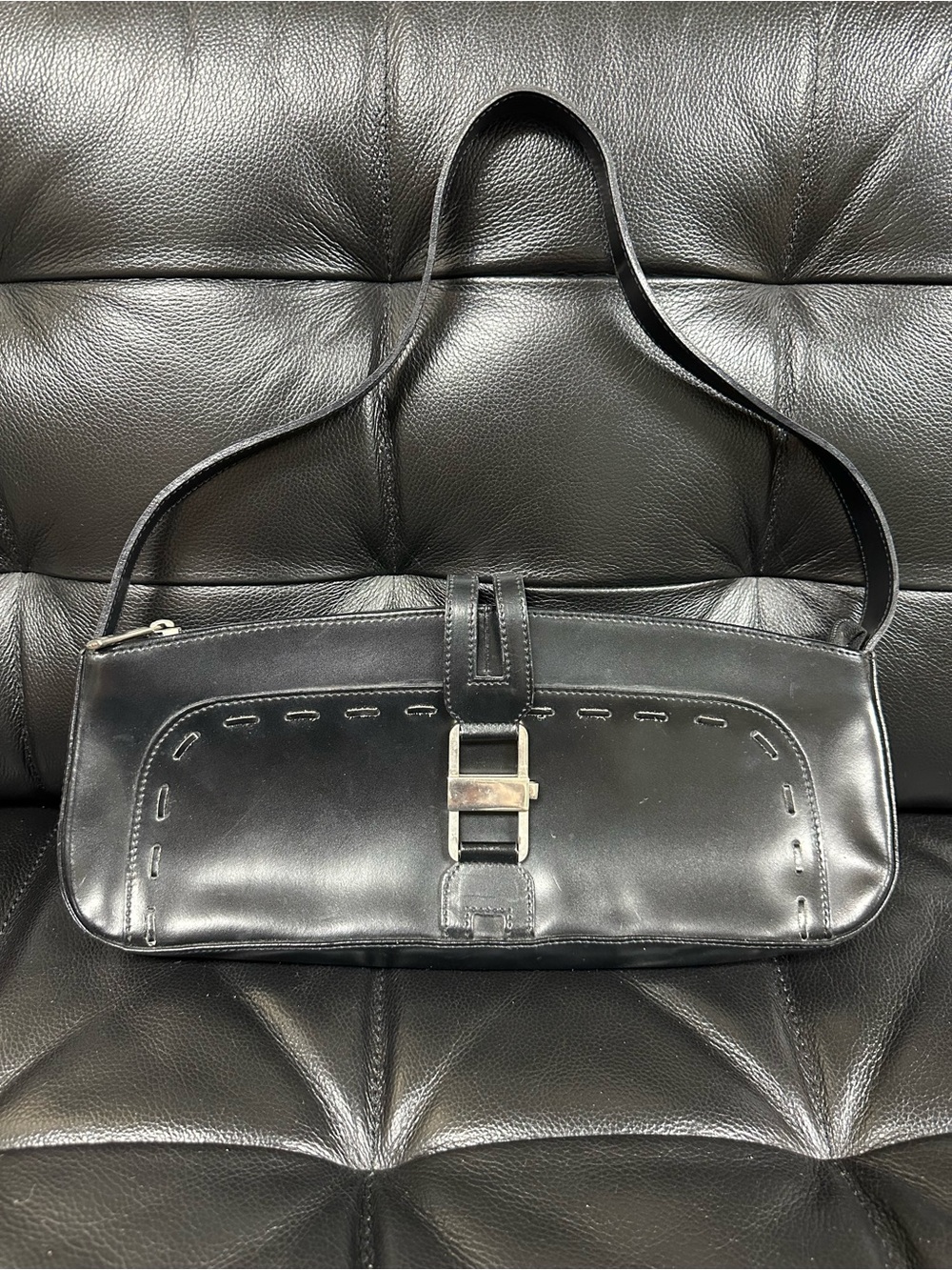 Vera Pelle Black Leather Shoulder Bag with Silver Buckle